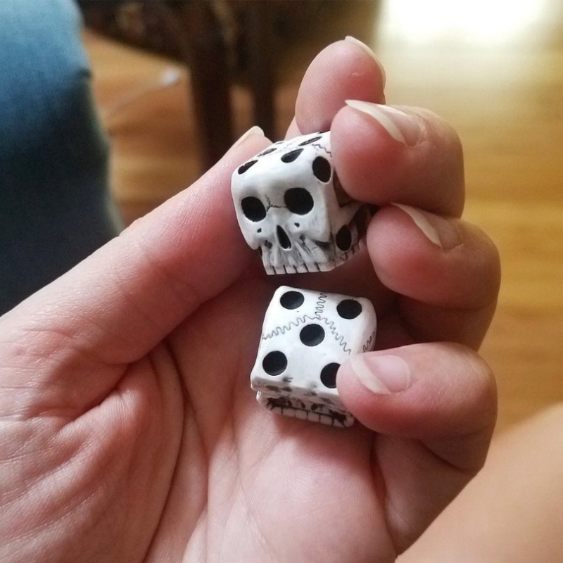 Halloween White Skull Resin Di - Party Games No Equipment reseña y precio
