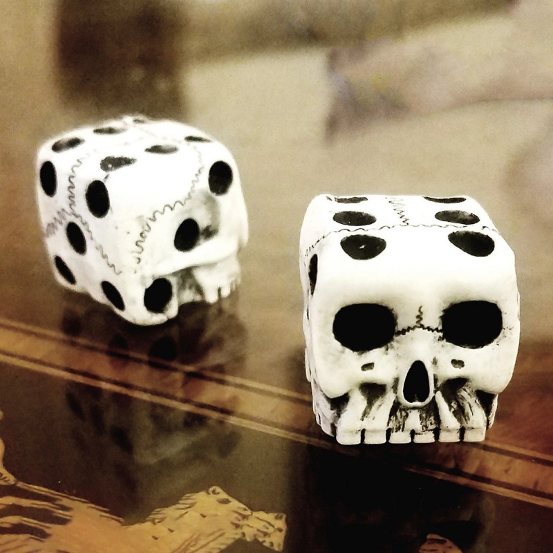 Halloween White Skull Resin Di - Party Games No Equipment reseña y precio